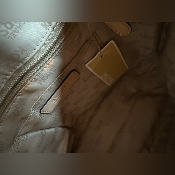 Michael Kors Jetset  Saffiano Leather Soft Satchel Purse Shoulder Handbag| NWT - Picture 11 of 14